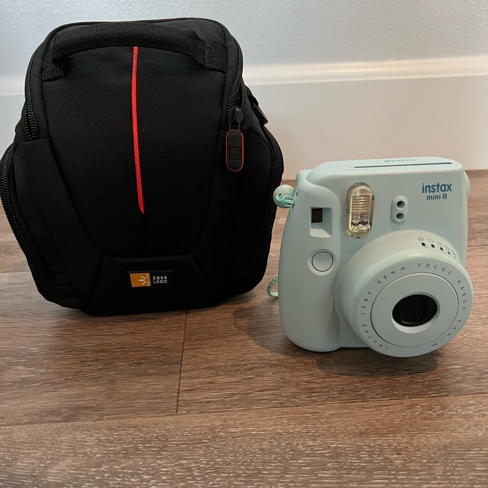 Fujifilm Instax Mini 8 Blue with Case Logic Black Bag